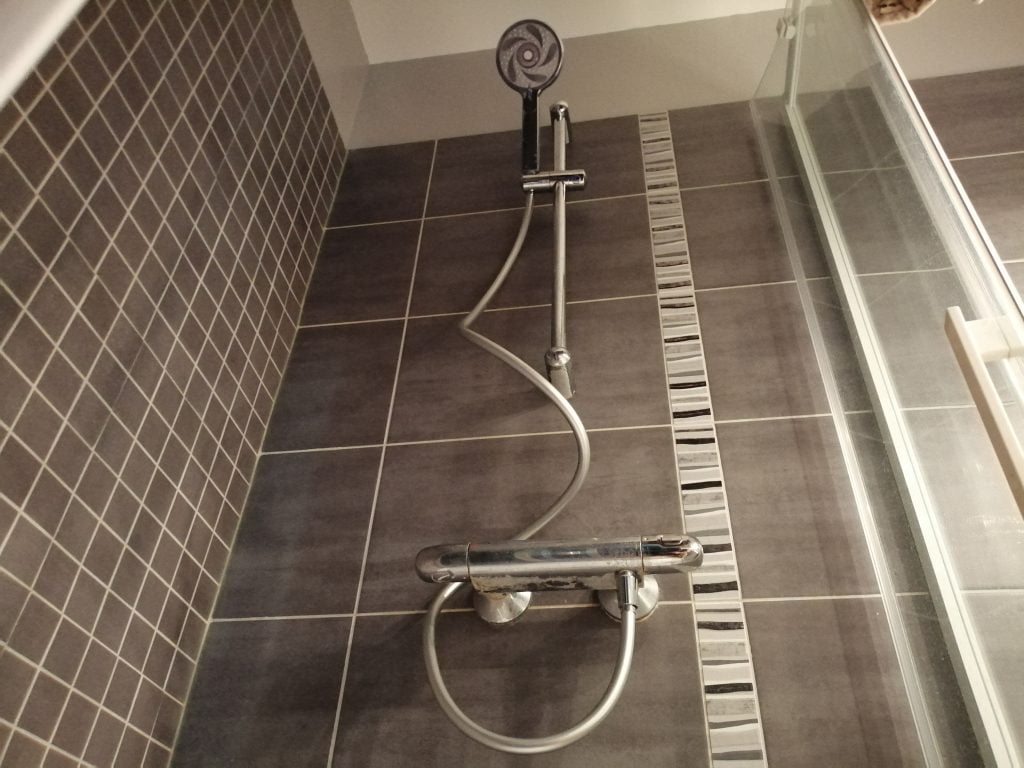 Instalar cabezal de ducha conectado